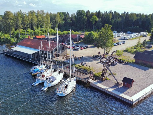 Ta båten till Bryggan i sommar