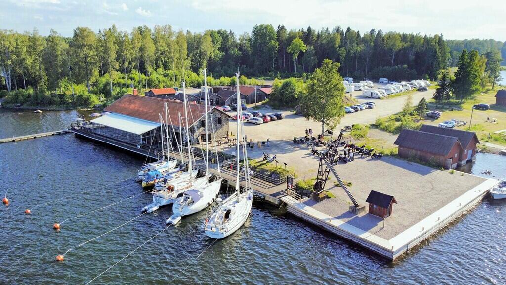 Välkomna till ostkustens bästa och trevligaste gästhamn vid Axmar Brygga.