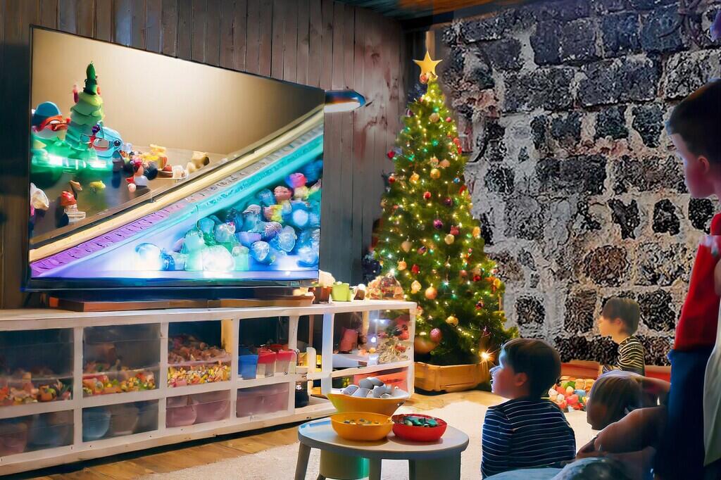 Bio, leksaker och godis till alla barn på julbordet på Axmar Brygga.