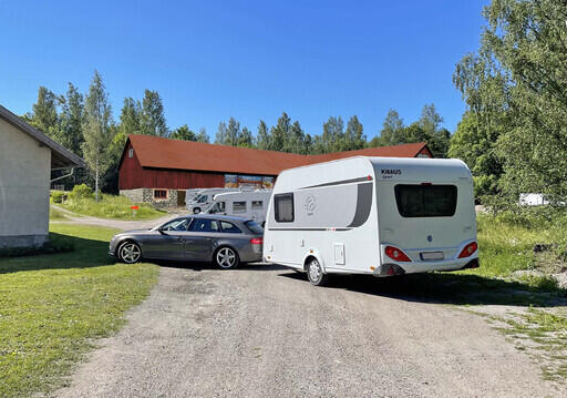 Husvagnar är välkomna till Sveriges billigaste ställplats i Axmar bruk.