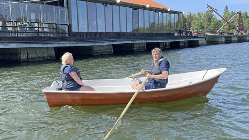 Wohnmobil-Gäste können sich Ruderboote an der Axmar Brygga ausleihen.